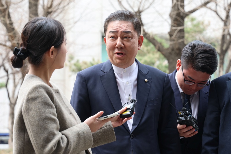 ▲ 공천헌금수수  등 각종 비위 의혹을 받는 김병기 무소속 의원이 31일 서울 마포구 공공범죄수사대에서 열린 4차 피의자 조사에 출석하고 있다. ⓒ뉴시스