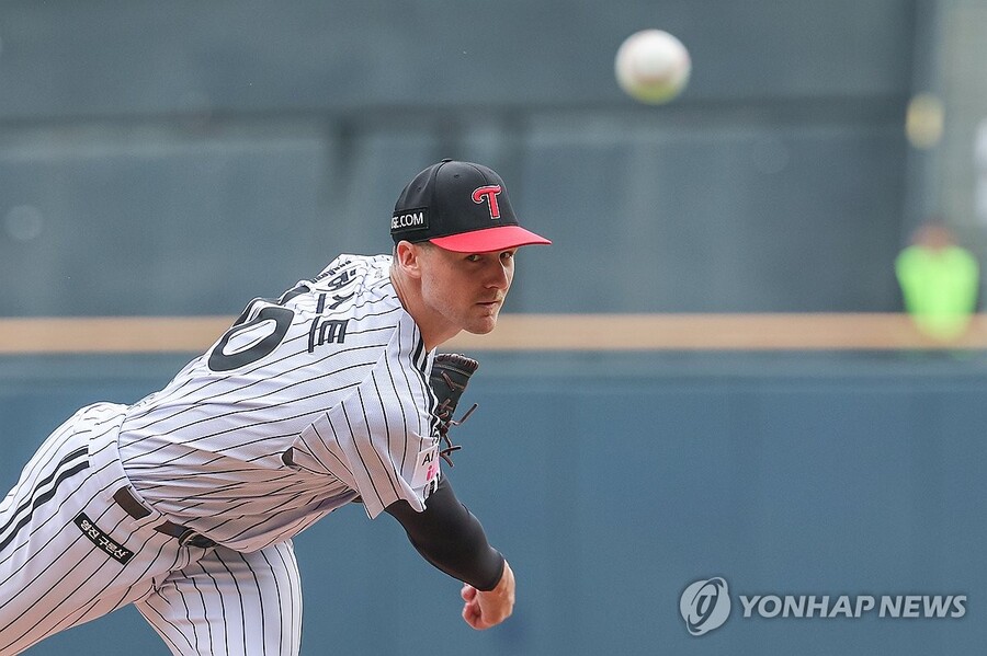 ▲ LG 선발 톨허스트가 무너지면서 팀은 8년 만에 개막 3연패를 당했다.ⓒ연합뉴스 제공