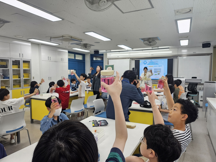 ▲ 지난해 열린 인천하늘수 과학교실에는 인천 초등학교와 유치원, 돌봄센터 등 1만 3000 여명이 참여했다.  ⓒ인천시 상수도사업본부 제공