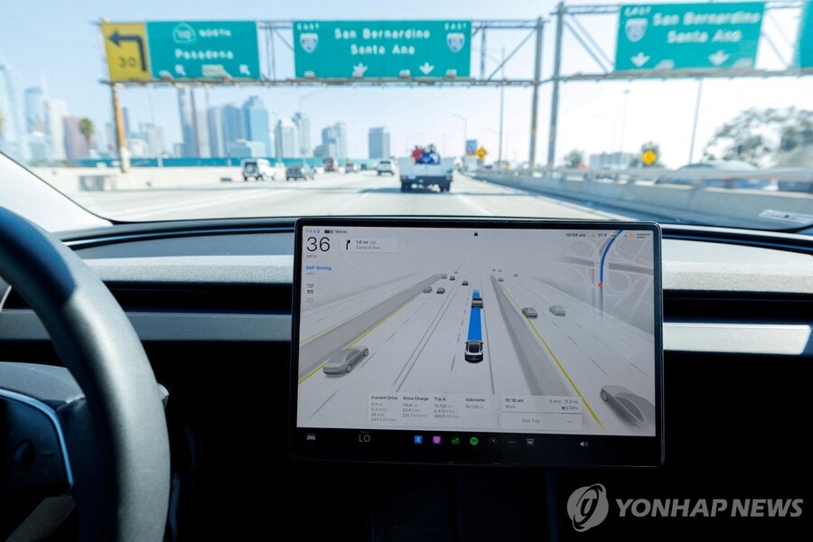 ▲ FSD로 운행되는 테슬라 모델3 ⓒ연합뉴스