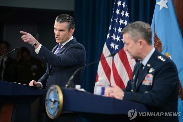 ▲ 피트 헤그세스 미국 국방부 장관과 댄 케인 합참의장. 출처=AFPⓒ연합뉴스
