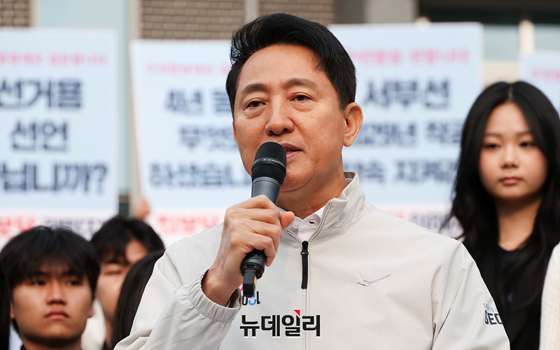 ▲ 오세훈 서울시장이 1일 오전 서울 서대문구 명지대학교 인문캠퍼스 정문 앞 서부선 도시철도 현장을 방문해 서부선 추진현황 및 향후 계획을 발표하고 있다. ⓒ서성진 기자