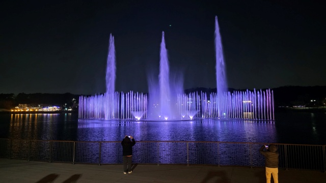 ▲ 호수 따라 걷는 여유로운 산책, 안성 칠곡호수공원. ⓒ경기관광공사 제공