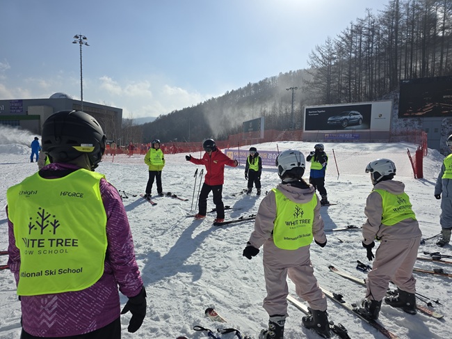 ▲ 외국인 원데이 스키캠프 운영 모습. ⓒ강원랜드