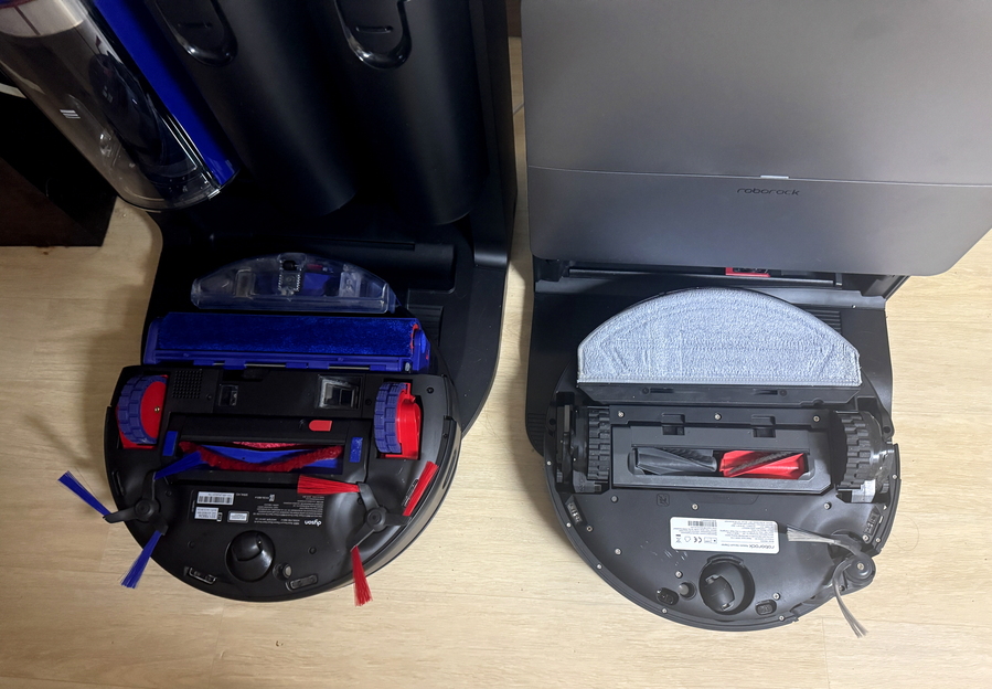 ▲ 로보락 S10 MaxV 울트라 제품(오른쪽)과 비교한 모습. ⓒ김재홍 기자