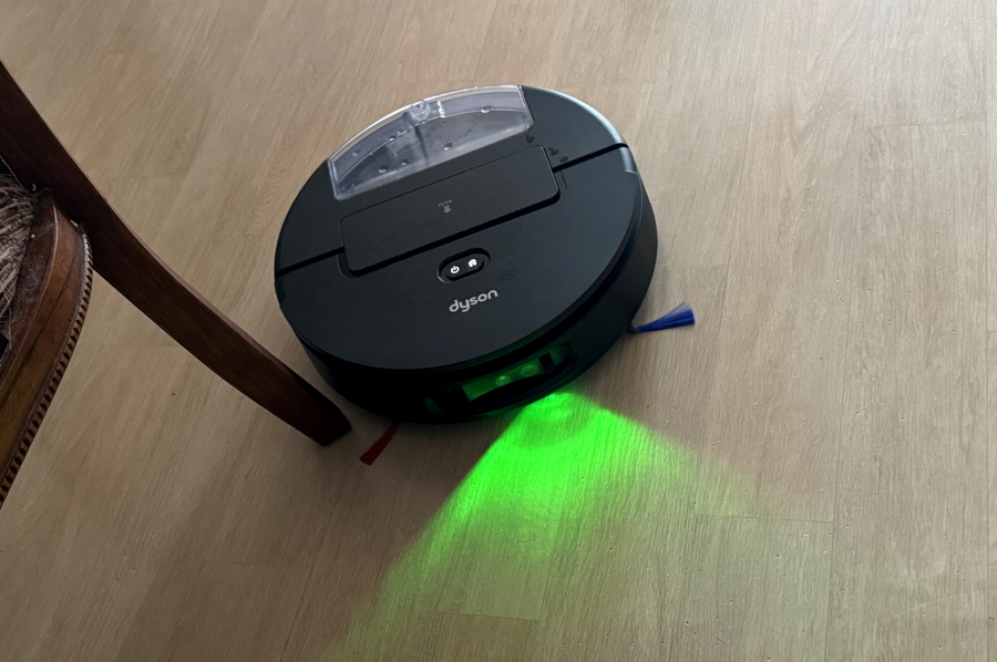 ▲ 다이슨 특유의 컬러 조합, 초록색 LED 조명 등은 다른 브랜드 제품들과 차별화되는 부분이다. ⓒ김재홍 기자