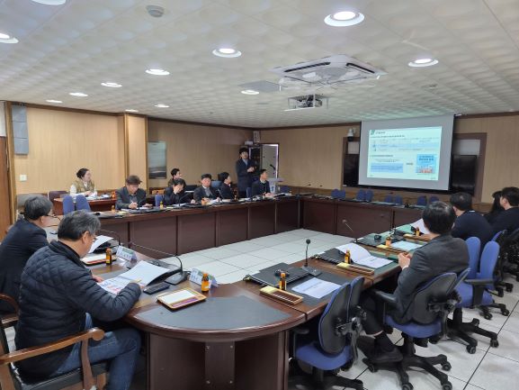 ▲ 울릉군은 지난 1일 울릉군청 제2회의실에서 ‘울릉군 환경계획 수립 용역 착수보고회’를 개최하고, 지역 환경정책의 체계적인 수립을 위한 본격적인 행보에 나섰다.ⓒ울릉군