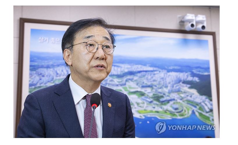 ▲ 김윤덕 국토부 장관이 1일 국회에서 열린 국토교통위원회 전체 회의에서 법안 의결 인사말을 하고있다.ⓒ연합뉴스