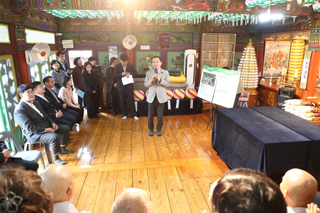 김진태 도지사, 전통사찰로 지정된 삼척 감로사 방문