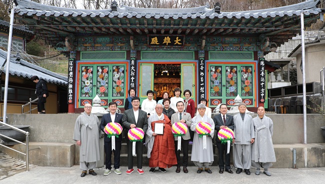 ▲ 김진태 강원특별자치도지사가 1일 전통사찰로 지정된 삼척 감로사를 방문해 문화재의 체계적인 보존·관리 및 활용 방안에 대한 현장의 목소리를 청취했다. ⓒ강원특별자치도