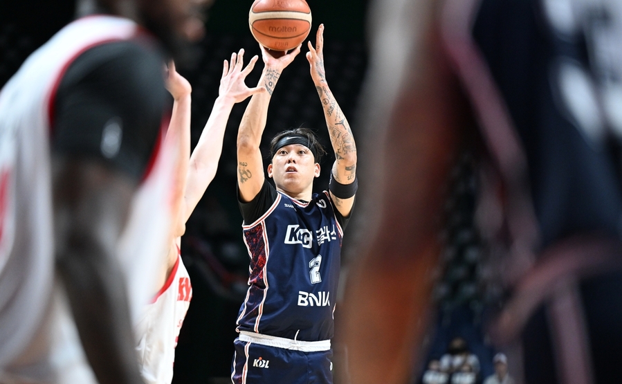 ▲ 최준용이 맹활약을 펼친 KCC가 SK를 꺾고 6위 자리를 굳건히 지켰다.ⓒKBL 제공