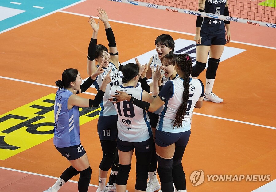 ▲ 실바의 활약을 앞세운 GS칼텍스가 챔피언결정 1차전에서 도로공사를 꺾었다.ⓒ연합뉴스 제공