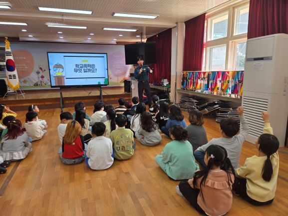 ▲ 울릉초등학교는 4월 1일(수) 전교생을 대상으로 경찰관을 초청해 학교폭력 예방교육을 실시했다.ⓒ울릉교육지원청