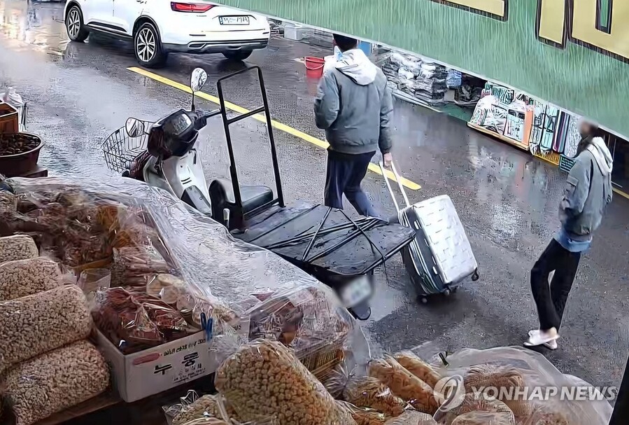 ▲ CCTV 영상에 포착된 피의자들. ⓒ연합뉴스