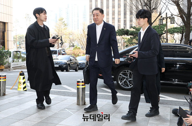 [포토] '13개 비위의혹' 김병기 의원, 경찰 출석