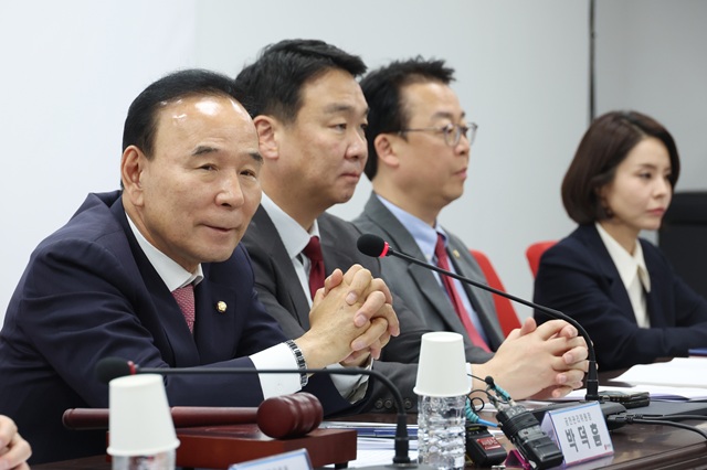 ▲ 박덕흠 국민의힘 공천관리위원장이 2일 서울 여의도 당사에서 열린 공천관리위원회 회의에서 발언하고 있다. ⓒ뉴시스