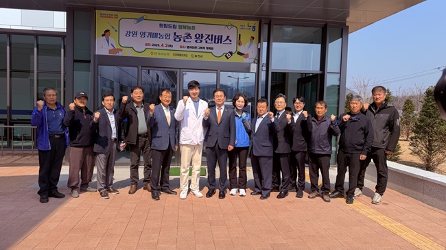 ▲ 강원농협이 2일 홍천 영귀미농협에서 대한의료봉사회와 함께 '농촌왕진버스'를 운영하고, 지역 주민 300여 명을 대상으로 양방진료와 치과진료, 시력검안 등 종합의료서비스를 제공했다. ⓒ강원농협