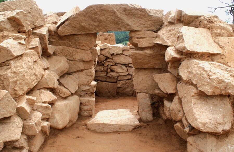 ▲ 각화동 2호분 무덤길(2009년도 시굴조사)ⓒ광주광역시 제공