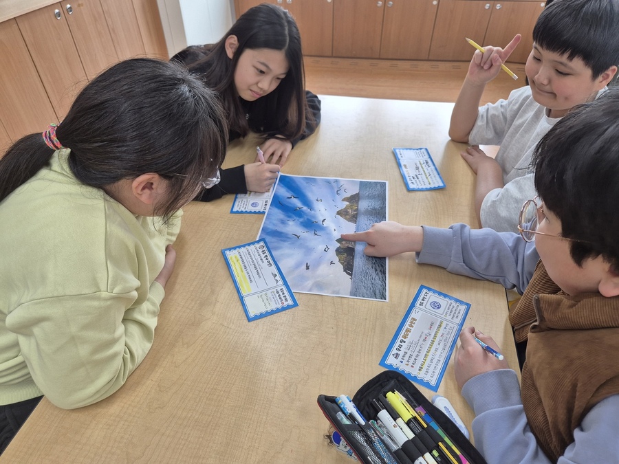 ▲ 경북교육청은 3일 학교 현장의 독도 교육을 보다 쉽고 내실 있게 운영하기 위해 월별 교육자료 꾸러미인 ‘월간 독도’를 처음으로 제작해 보급한다.ⓒ경북교육청