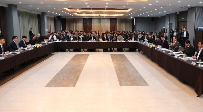 ▲ 강원특별자치도가 3일 금융위원회와 공동으로 춘천 스카이컨벤션에서 '찾아가는 국민성장펀드 간담회'를 개최했다. ⓒ강원특별자치도