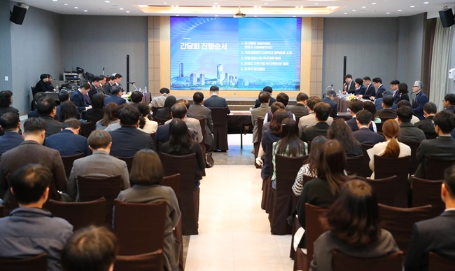 ▲ 강원특별자치도가 3일 금융위원회와 공동으로 춘천 스카이컨벤션에서 '찾아가는 국민성장펀드 간담회'를 개최했다. ⓒ강원특별자치도