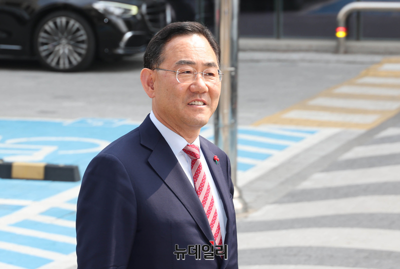 ▲ 주호영 국민의힘 의원이 지난달 27일 오후 서울 양천구 서울남부지방법원에서 열린 '국민의힘 공천 컷오프 효력 정지' 가처분 신청 심문에 출석하고 있다. ⓒ이종현 기자