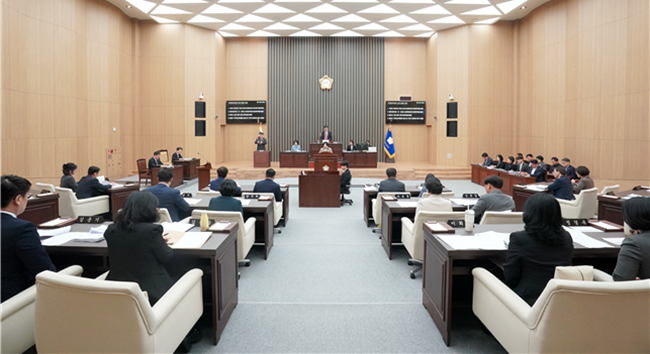 ▲ 춘천시의회가 3일 제348회 춘천시의회 임시회 제2차 본회의를 끝으로 12일간의 일정을 마무리했다. ⓒ춘천시의회