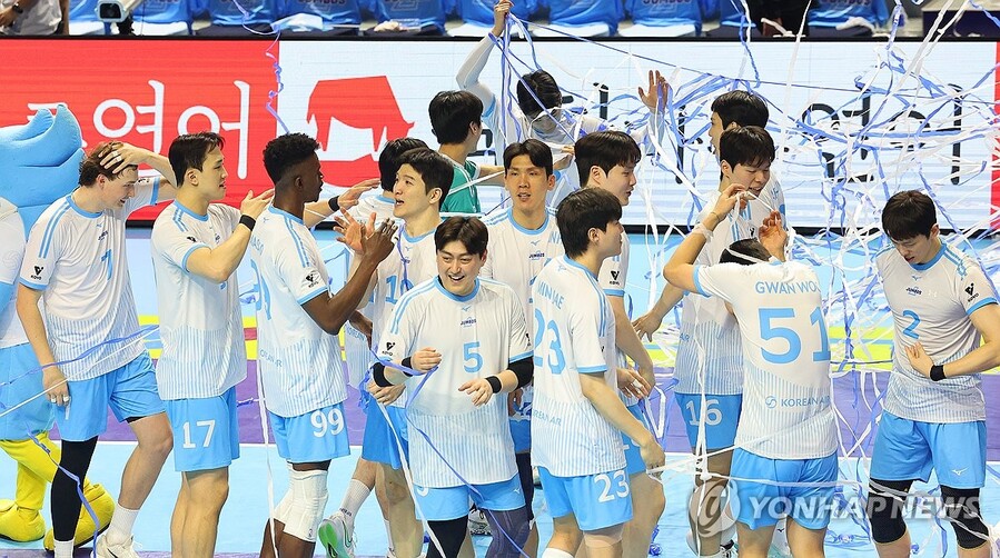 ▲ 대한항공이 챔피언결정 2차전에서 현대캐피탈을 잡으며 우승을 1승 남겨뒀다.ⓒ연합뉴스 제공
