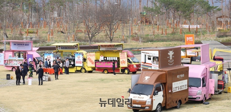 ▲ 기부형 푸드트럭 모습.ⓒ이길표 기자