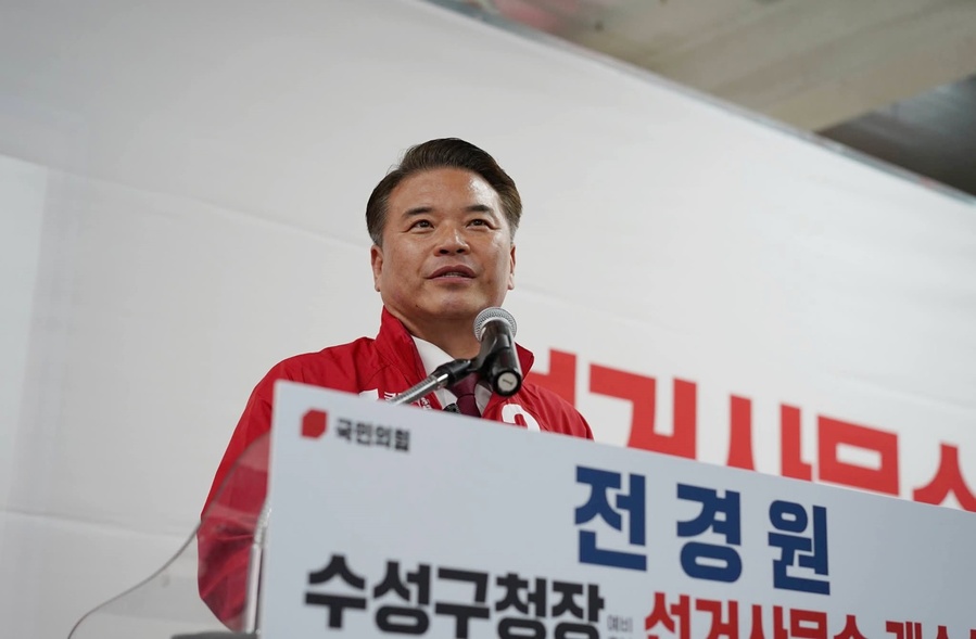 ▲ 전경원 예비후보는 개소식 인사말에서 “수성이 요구하는 것은 익숙한 얼굴이 아닌 새로운 방식의 일하는 얼굴”이라며 ‘사람이 바뀌는 변화’를 통한 수성구의 대전환을 선언했다.ⓒ전경원 예비후보실