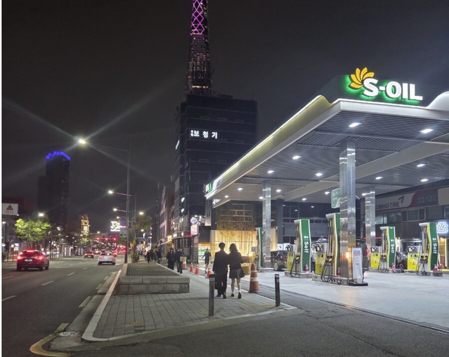 ▲ 직영 주유소 인근 휘발유·경유 리터당 2000원 판매 주유소의 한산한 모습.ⓒ뉴데일리