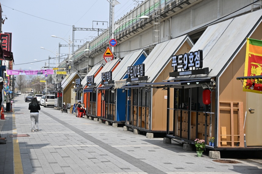 ▲ 동두천시는 보산동 관광특구 내 '월드푸드 스트리트'와 '동두천 뮤직센터'를 방문해 소통의 시간을 가졌다 ⓒ동두천시 제공