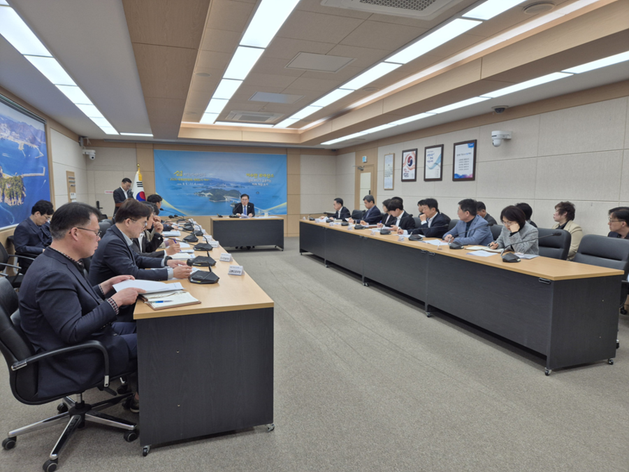 ▲ 여수시가 2026여수세계섬박람회조직위원회와 함께 섬박람회 대책 마련을 위한 회의를 개최하고 있다.ⓒ여수시 제공