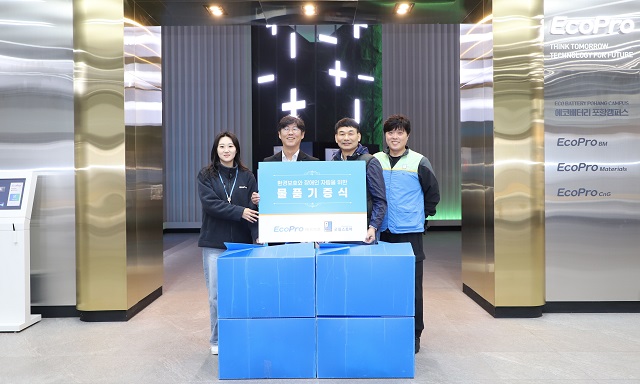 ▲ 6일 에코프로 포항캠퍼스에서 열린 ‘2026 굿사이클링 물품 기증식’에 참석한 에코프로와 굿윌스토어 관계자들이 기념촬영을 하고 있다.ⓒ에코프로