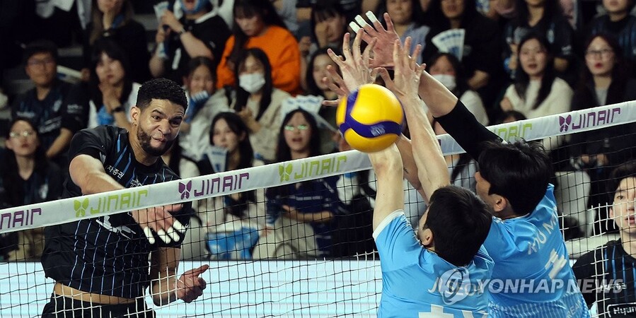 ▲ 레오와 허수봉의 활약을 앞세운 현대캐피탈이 챔피언결정전에서 반격을 시작했다.ⓒ연합뉴스 제공