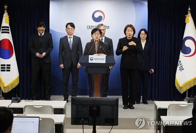 ▲ 정은경 보건복지부 장관이 7일 서울 종로구 정부서울청사에서 의료제품 수급대응 관계부처 합동 브리핑을 하고 있다. ⓒ연합뉴스