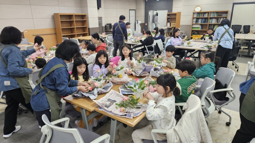▲ 시흥시는 농업기술센터에서 어린이 도시농부학교 제9기 입학식을 열고 교육에 돌입했다 ⓒ시흥시 제공