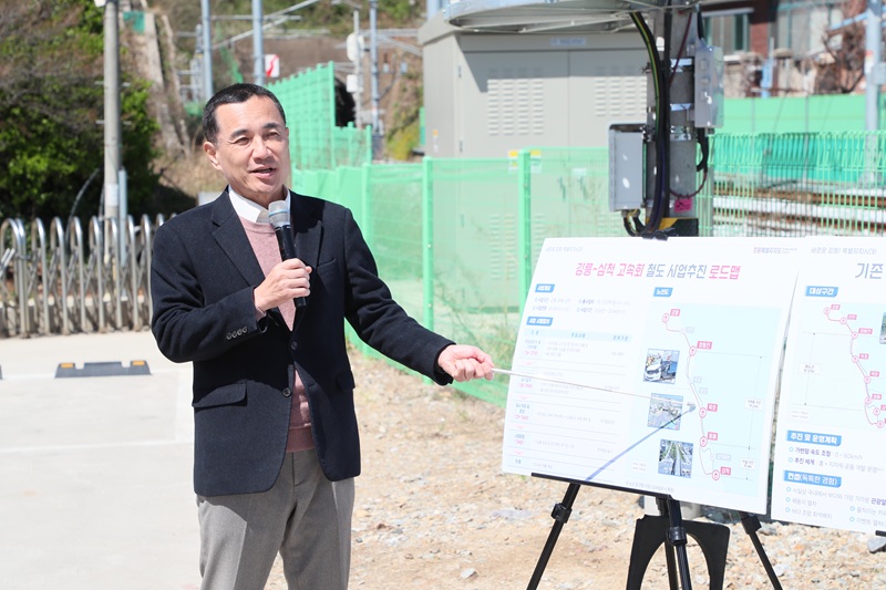 ▲ 김진태 강원특별자치도지사가 7일 오전 강릉~삼척 고속화 철도 사업의 핵심 구간인 삼척을 방문해 사업 추진 일정과 향후 추진 방향을 점검했다. ⓒ강원특별자치도