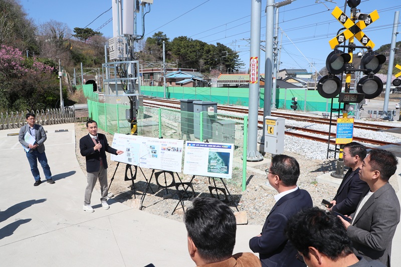▲ 김진태 강원특별자치도지사가 7일 오전 강릉~삼척 고속화 철도 사업의 핵심 구간인 삼척을 방문해 사업 추진 일정과 향후 추진 방향을 점검했다. ⓒ강원특별자치도