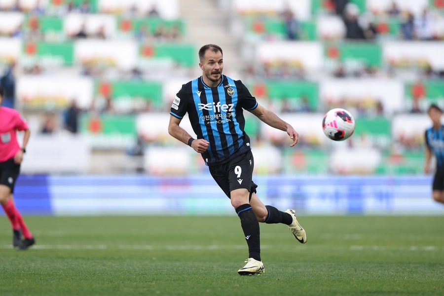 ▲ 김천전에서 멀티골을 신고한 인천 무고사가 K리그1 6라운드 MVP에 선정됐다.ⓒ한국프로축구연맹 제공