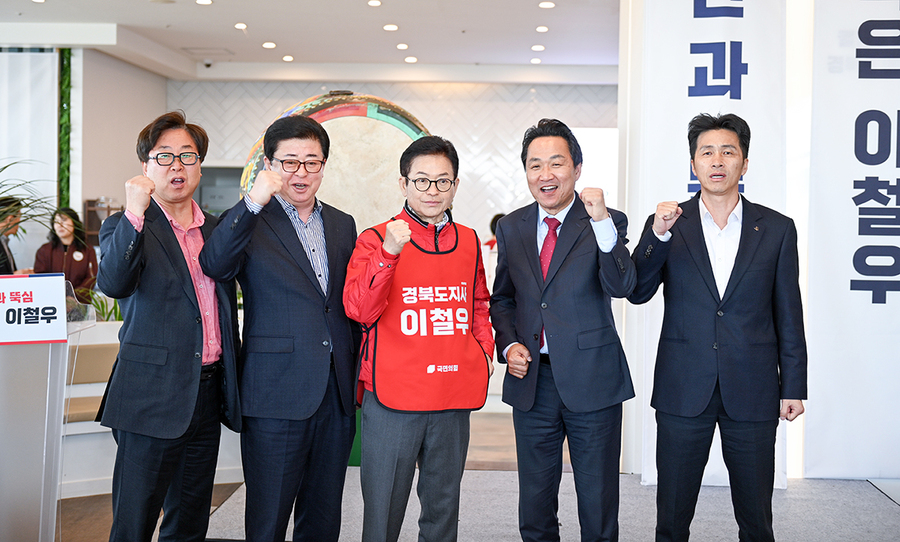 ▲ 안승대 전 예비후보는 평소 포항의 미래 경쟁력 확보를 위해 지역 숙원 과제들을 가장 힘 있게 추진할 적임자가 바로 이철우 예비후보라는 점을 분명히 했다.ⓒ이철우 예비후보측