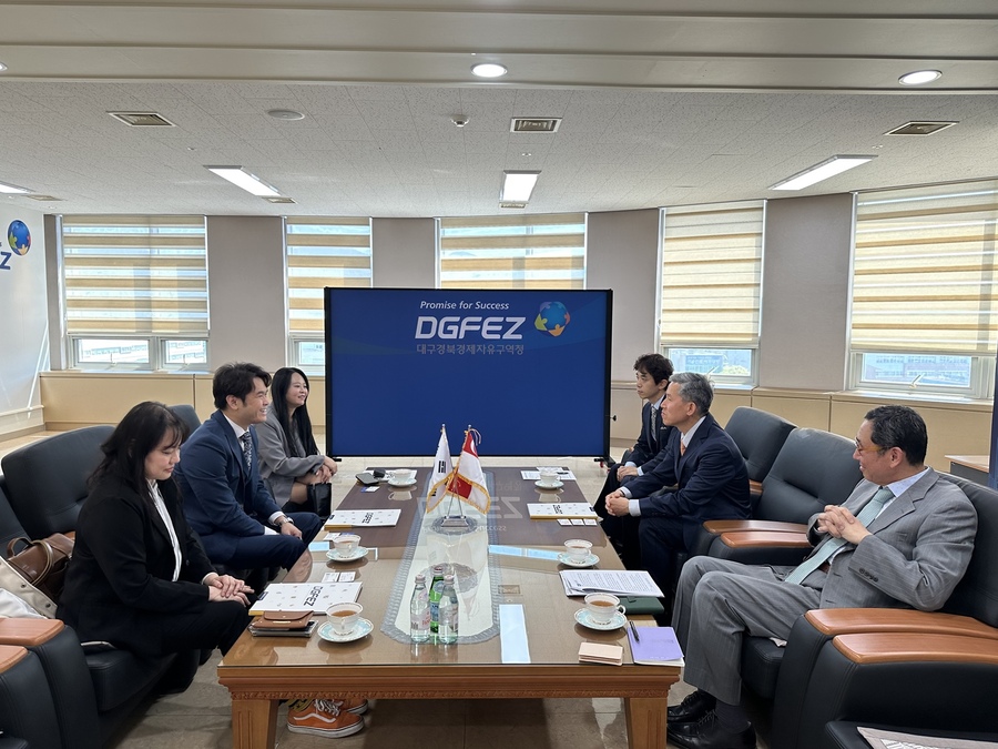 ▲ 이번 IR은 싱가포르 투자기업 유치 확대를 위해 주요 지구 시찰과 유관기관 방문을 결합한 형태로 진행됐으며, 양 기관은 향후 투자정보 교환과 인적교류, 행사 개최 지원 등 다각적인 협력을 약속했다.ⓒDGFEZ