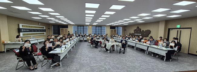 ▲ 홍천군이 7일 '2025년 자살 급증 지역 사후 대응 추진 결과 보고 및 2026년 대응 대책 회의'를 개최하고 향후 대응 방안을 논의했다. ⓒ홍천군