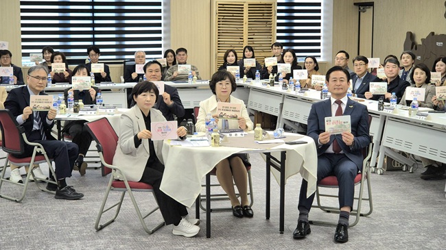 ▲ 홍천군이 7일 '2025년 자살 급증 지역 사후 대응 추진 결과 보고 및 2026년 대응 대책 회의'를 개최하고 향후 대응 방안을 논의했다. ⓒ홍천군