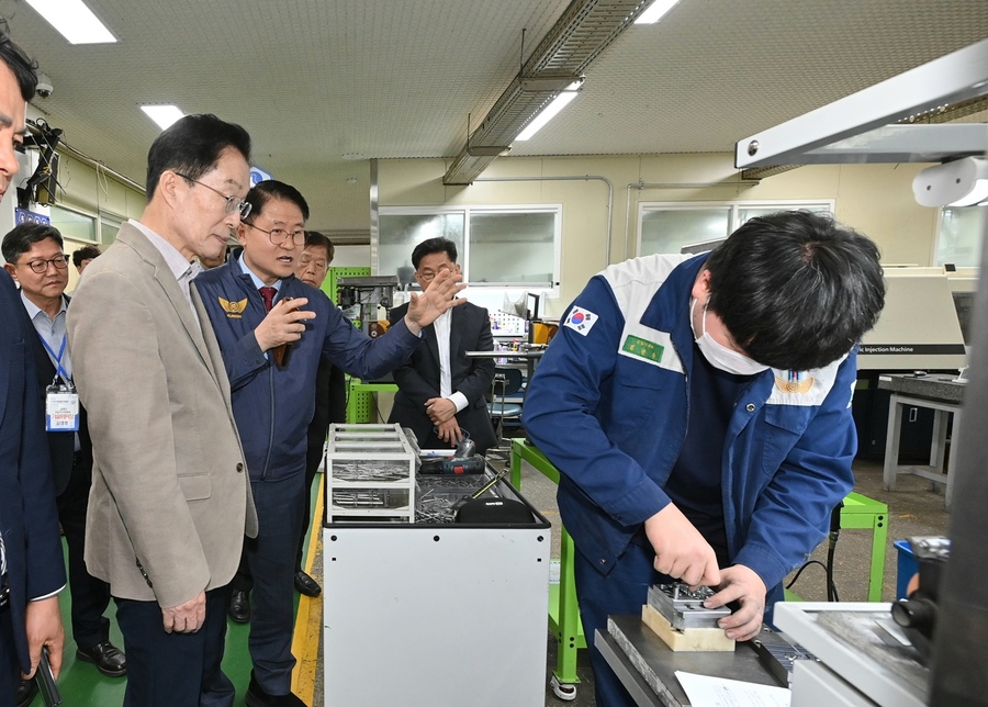 ▲ 경북교육청은 지난 6일부터 오는 10일까지 5일간 도내 12개 경기장에서 지역 기술 수준 향상을 위한 ‘2026 경상북도기능경기대회’가 진행 중이다.ⓒ경북교육청