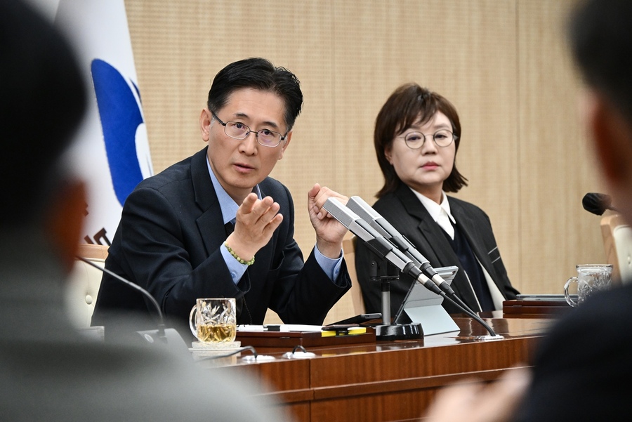 ▲ 황명석 경북도지사 권한대행 행정부지사는 “중동 상황의 불확실성이 지속됨에 따라 지역 경제의 피해가 최소화되도록 모든 가용 자원을 총동원할 것”이라고 말했다.ⓒ경북도