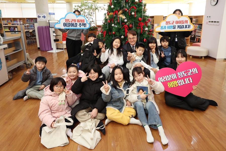 ▲ 청도군은 지난 7일 기획예산실 등 관련 핵심 부서 실무자 14명이 참석한 가운데 ‘저출생 극복 실무자 회의’를 열고 지역 실정에 맞는 실질적인 대응 방안을 논의했다.ⓒ청도군