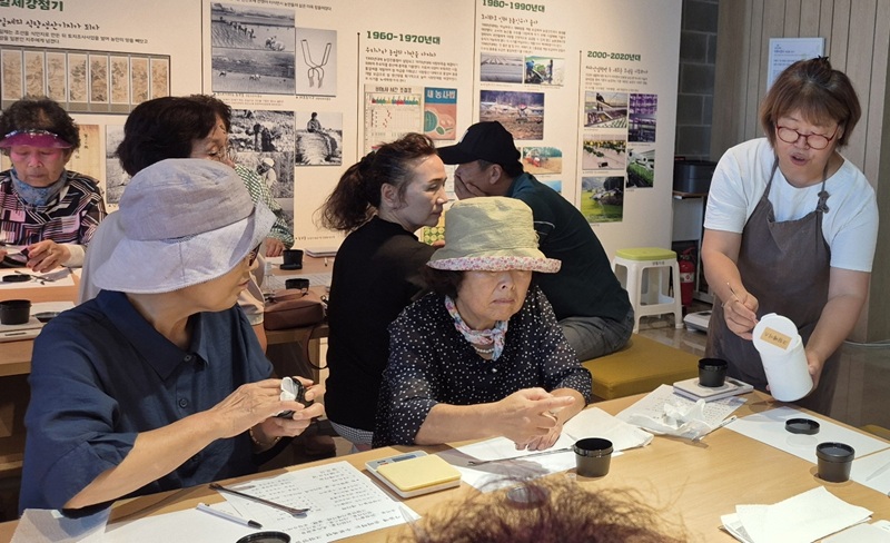 ▲ 놀샘터농장서 치유 프로그램 모습.ⓒ태안군