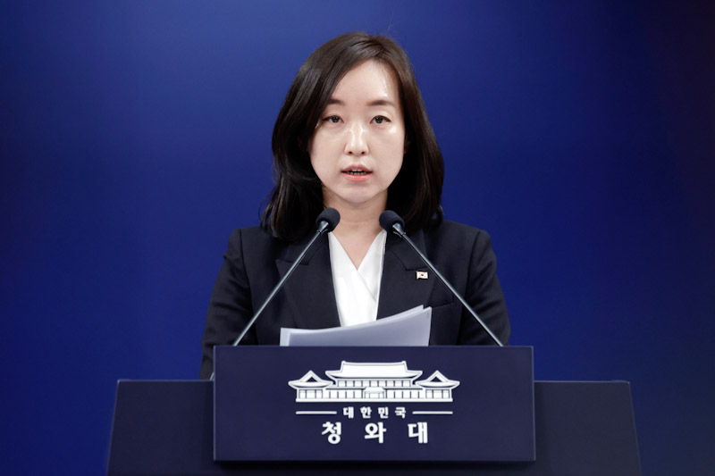 ▲ 전은수 대변인이 지난 3일 청와대에서 출퇴근 시간대 대중교통 혼잡 완화 대책 관련 브리핑을 하는 모습. ⓒ뉴시스