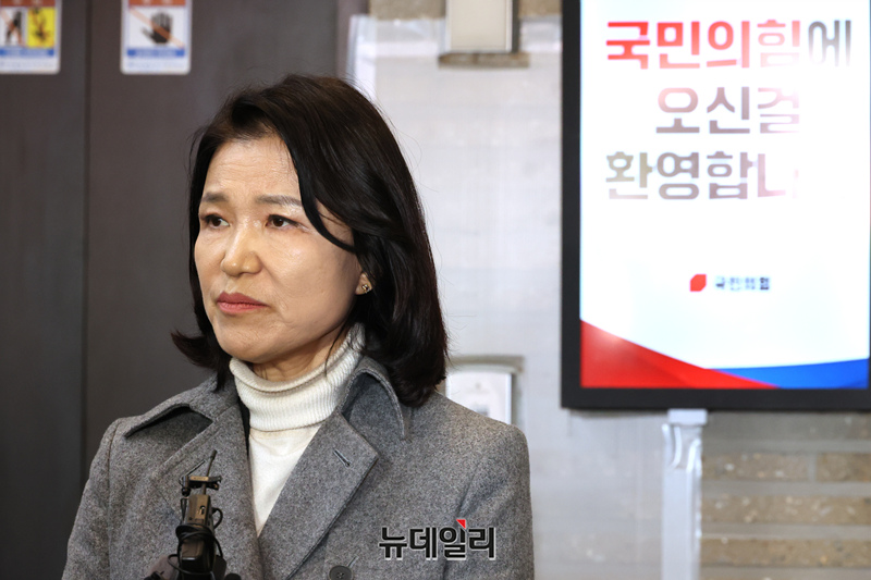 ▲ 국민의힘 대구시장 후보 경선에서 컷오프된 이진숙 전 방송통신위원장이 지난달 24일 서울 여의도 국민의힘 중앙당사에서 경선 결과 관련 기자회견을 갖는 모습. ⓒ이종현 기자